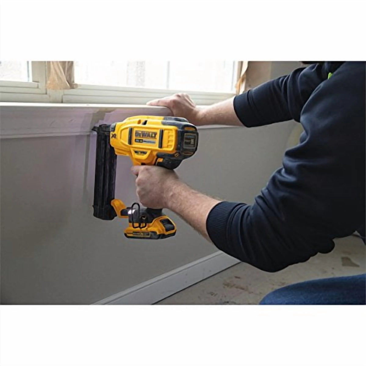 Dewalt DCN680D1 Brad Nailer Kit, 20 V Battery, 110 Magazine, Black/Yellow - Product image 2